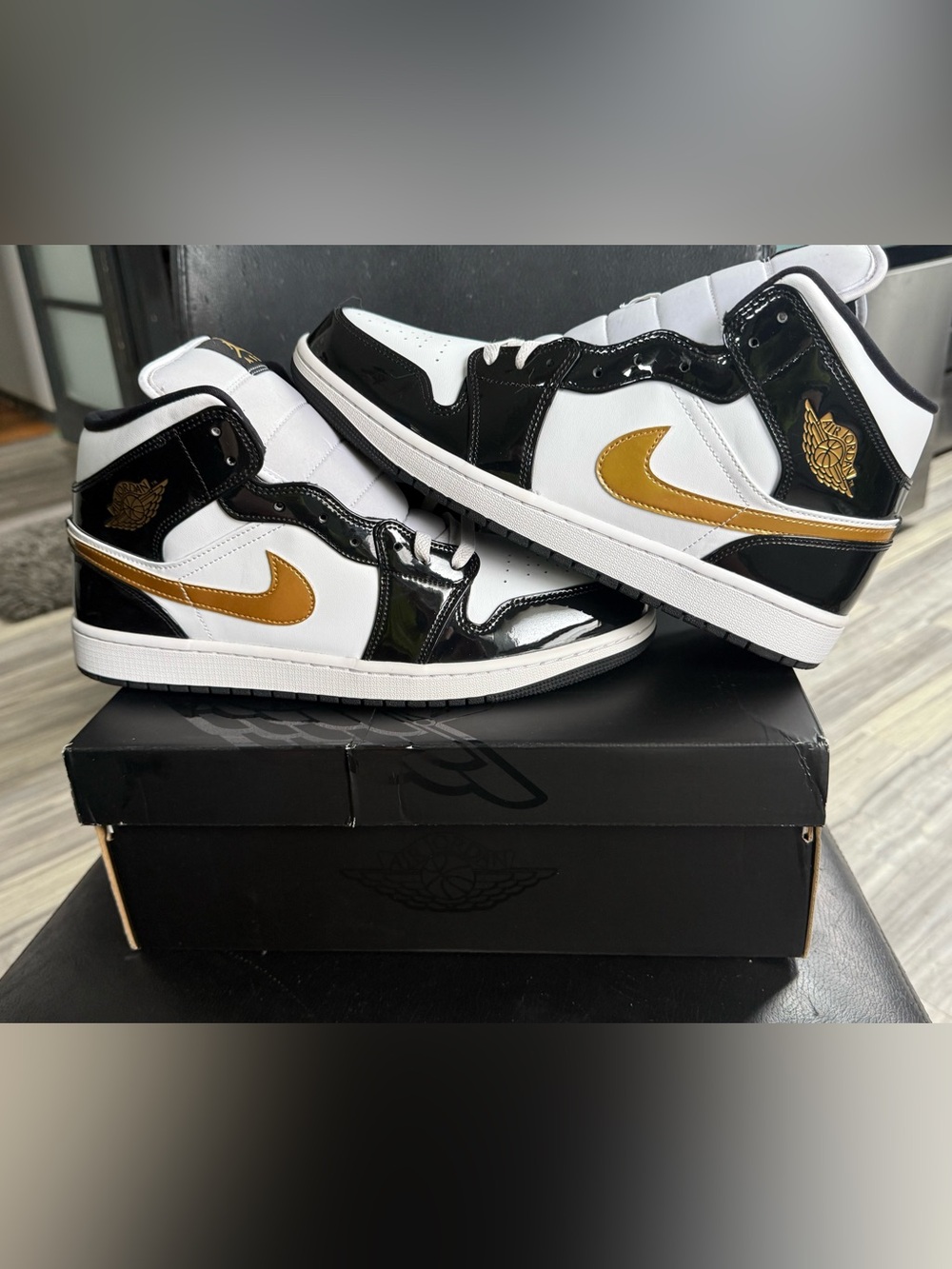 Air Jordan 1 Mid SE